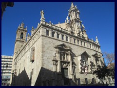 Iglesia de los Santos Juanes (St John's Church), a gothic church opposite La Lonja de la Seda